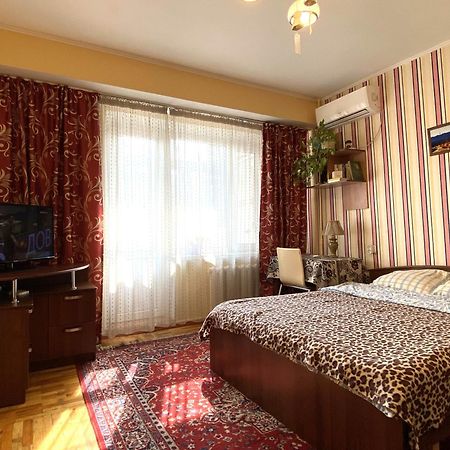 "Арбат" Центр Квартира- Apartment "Arbat" Almati Kültér fotó